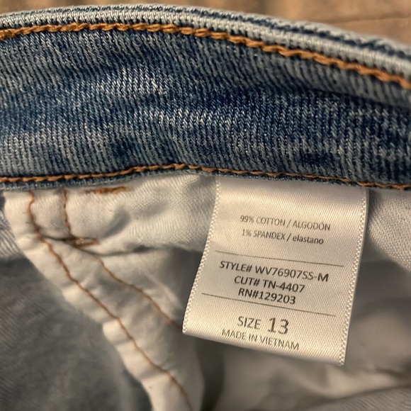 Fashion Nova, Tapered straight-legged ankle jeans. Stone washed. - Picture 6 of 6